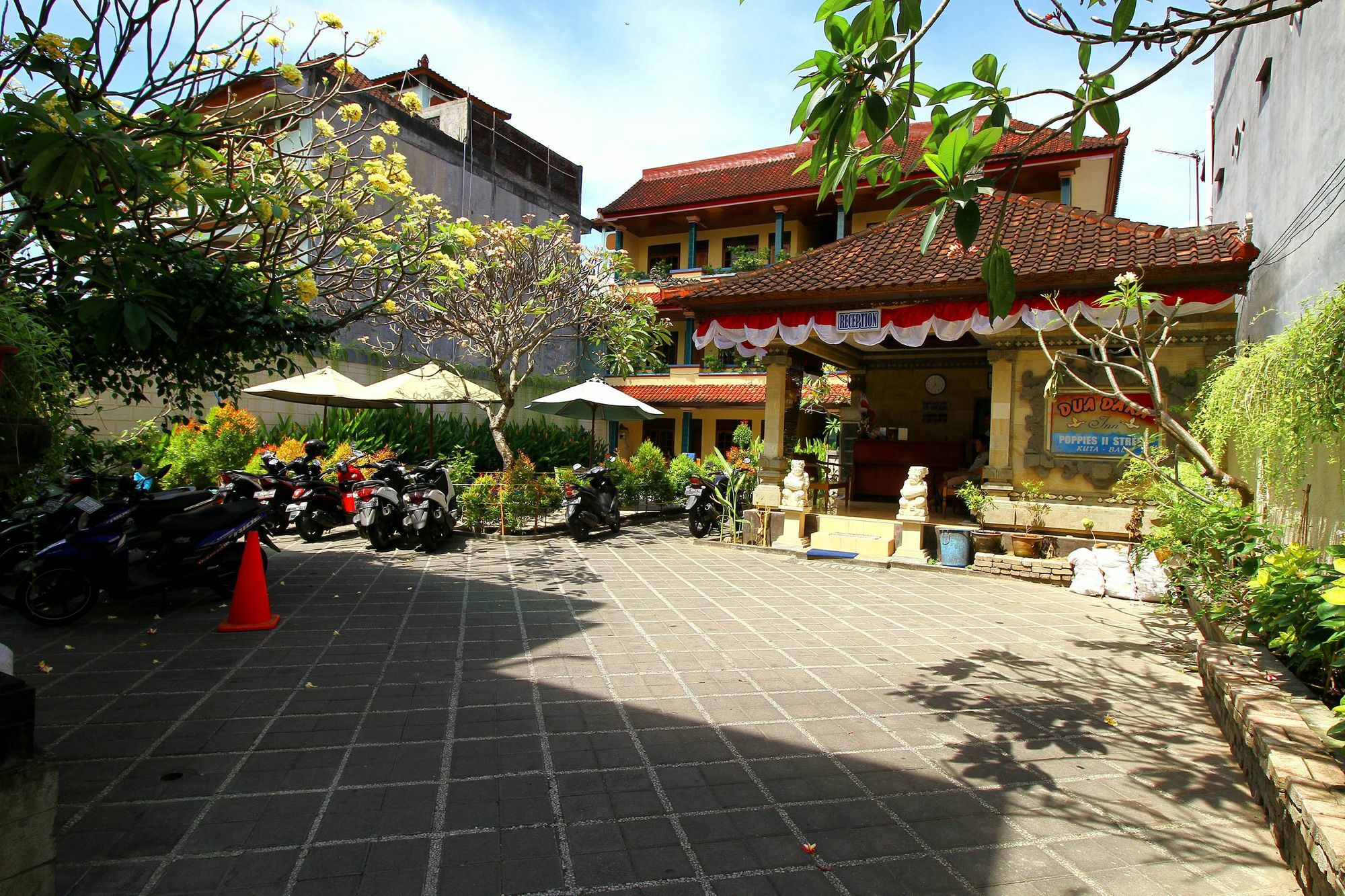 Dua Dara Inn Kuta Legian  Exterior photo