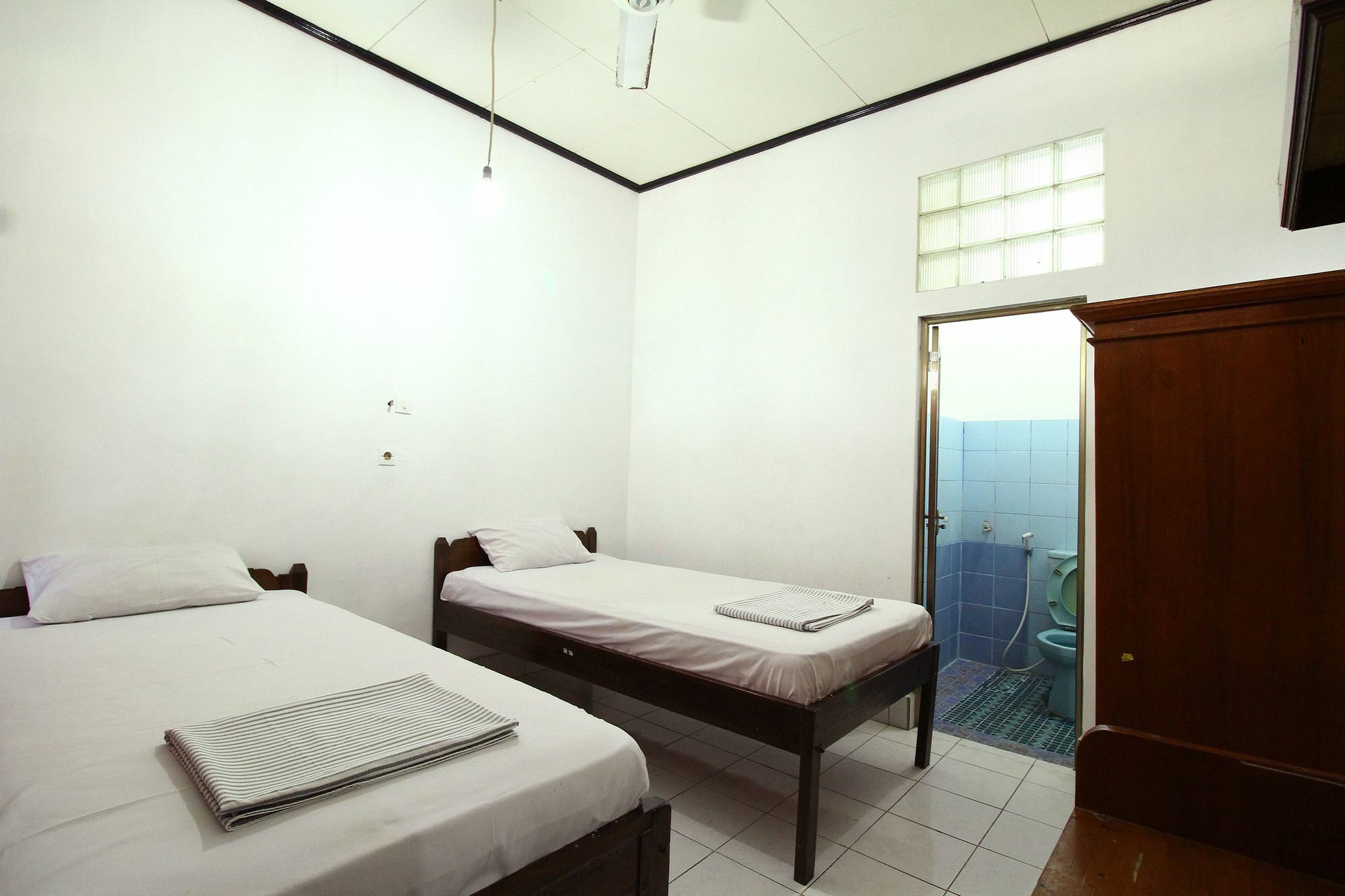 Dua Dara Inn Kuta Legian  Exterior photo
