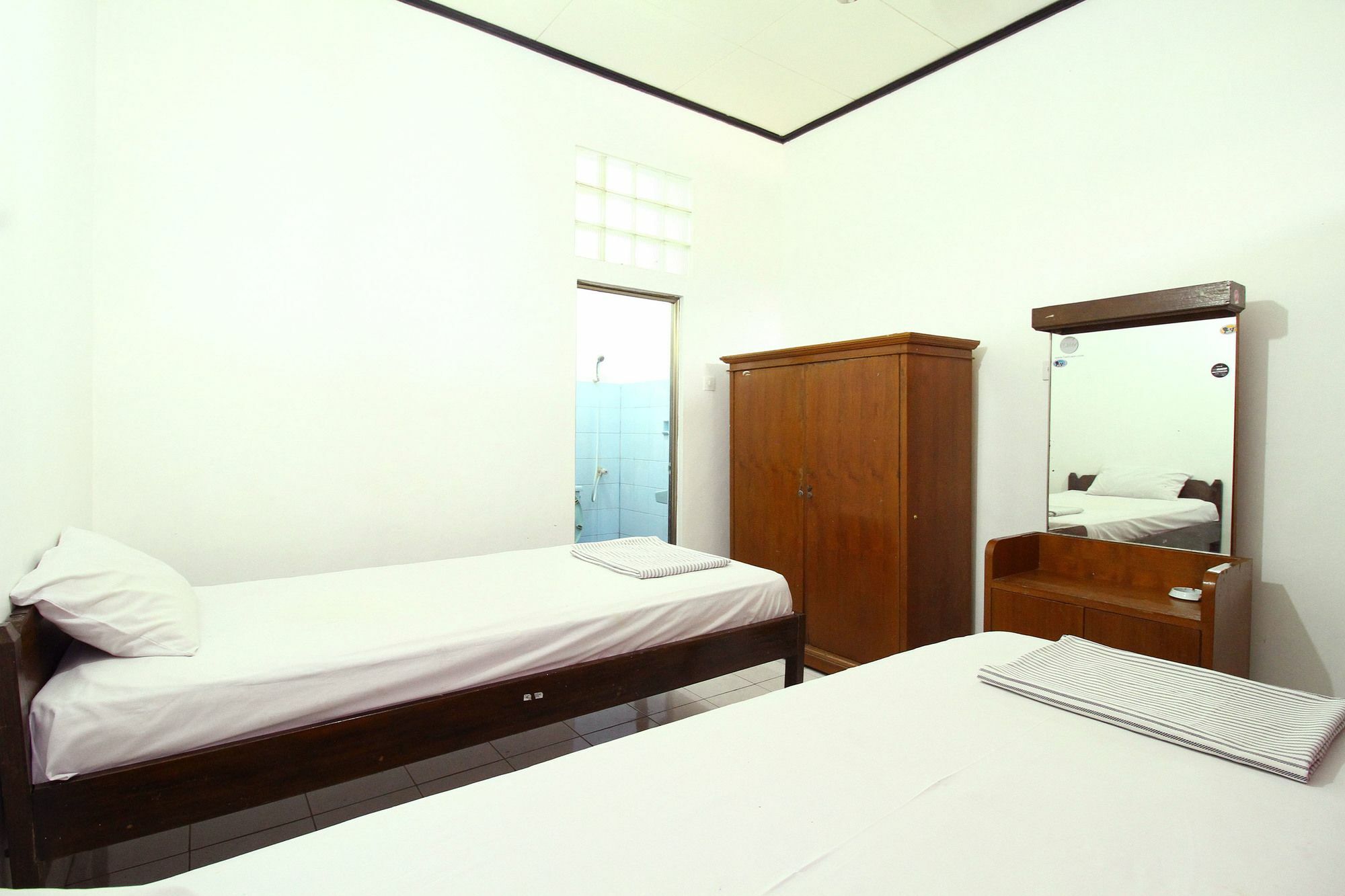 Dua Dara Inn Kuta Legian  Exterior photo